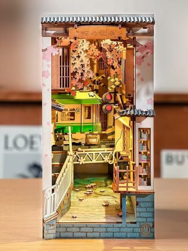 Kit "Book Nook" Sakura Densya avec éclairage Led Intégrée [Kit à construire, 340 pièces] – Image 2