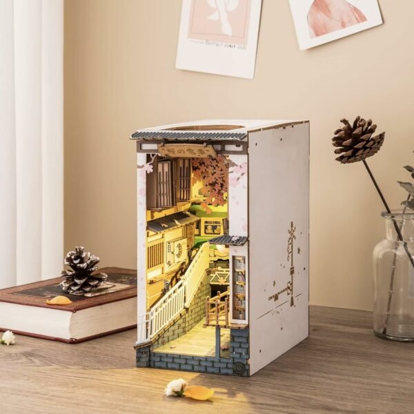 Kit "Book Nook" Sakura Densya avec éclairage Led Intégrée [Kit à construire, 340 pièces] – Image 6