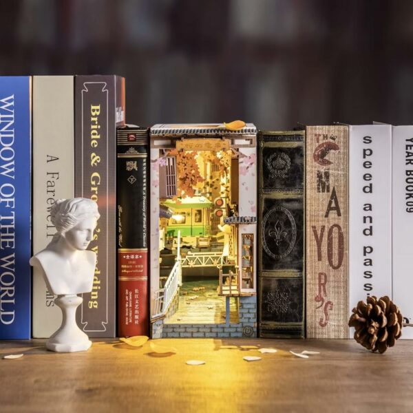 Kit "Book Nook" Sakura Densya avec éclairage Led Intégrée [Kit à construire, 340 pièces] – Image 7
