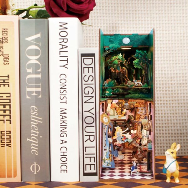 Kit "Book Nook" Alice au pays des merveilles avec éclairage Led Intégrée – Image 6