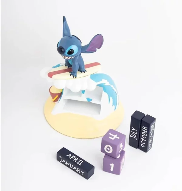 Calendrier Perpétuel 3D en Résine Disney Lilo & Stitch : Stitch Surfant la vague (16cm) – Image 3