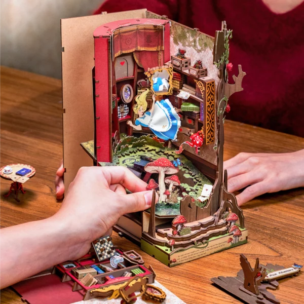 Kit "Book Nook" Alice aventure avec éclairage Led Intégrée [Kit à construire, 300 pièces] – Image 5